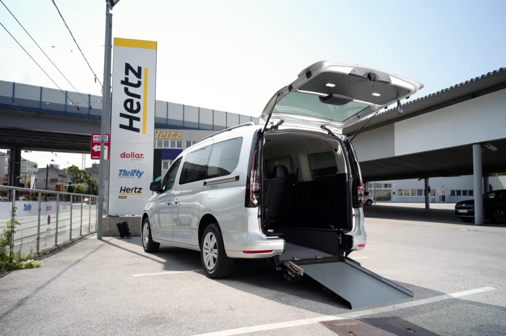 S1600404 Barrierfree car rent